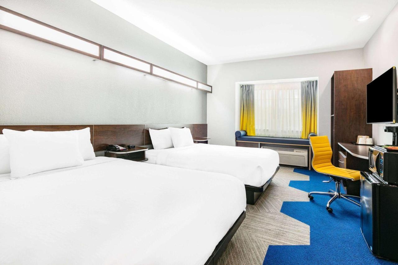 Microtel Inn & Suites By Wyndham Austin Airport Екстериор снимка