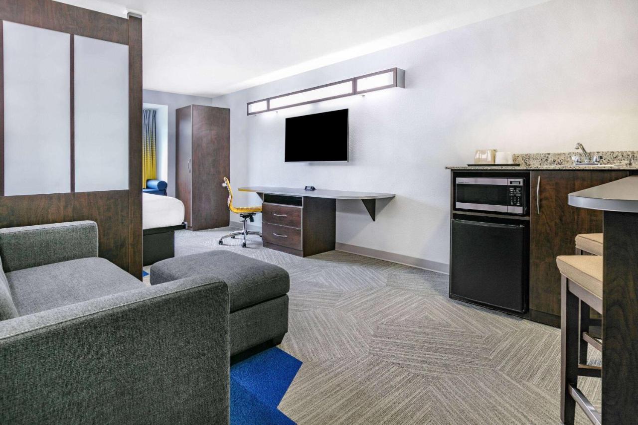 Microtel Inn & Suites By Wyndham Austin Airport Екстериор снимка
