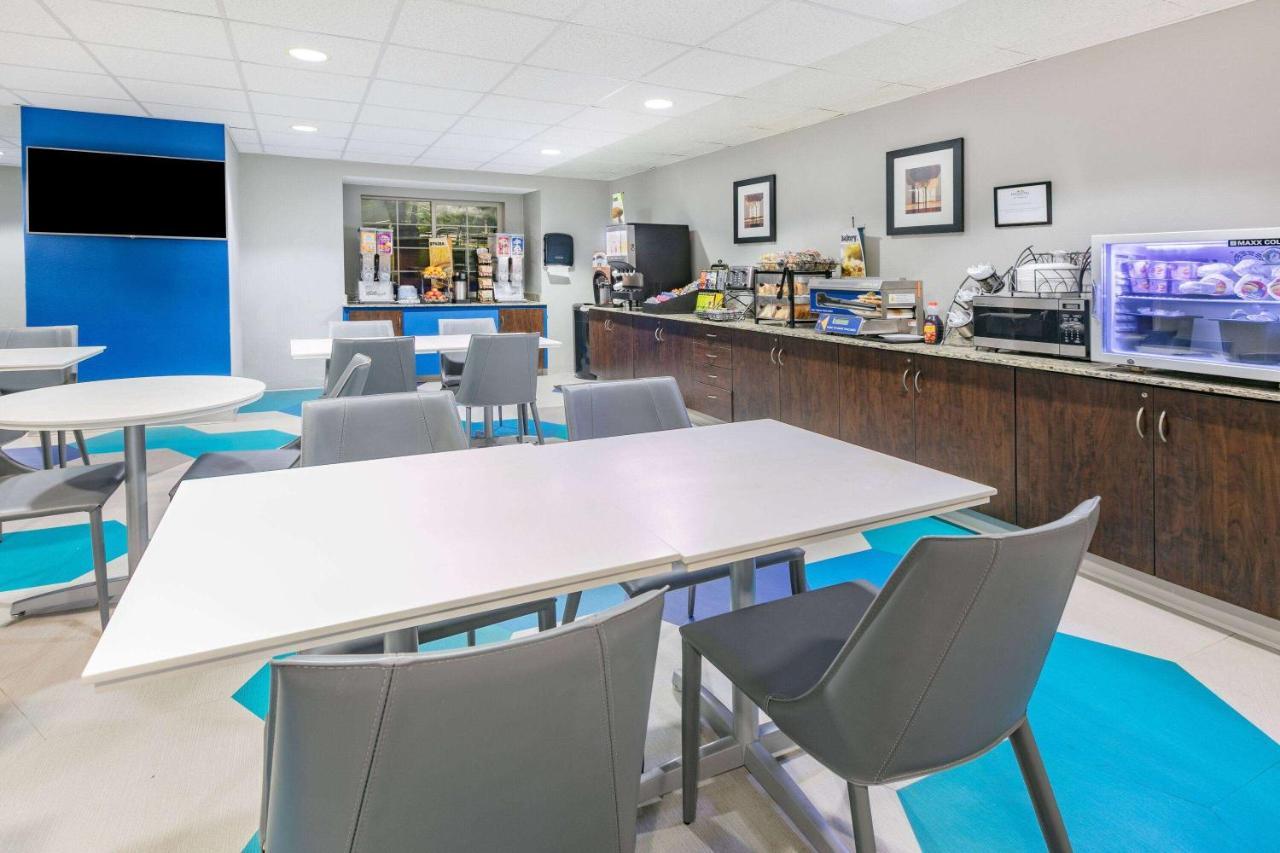 Microtel Inn & Suites By Wyndham Austin Airport Екстериор снимка
