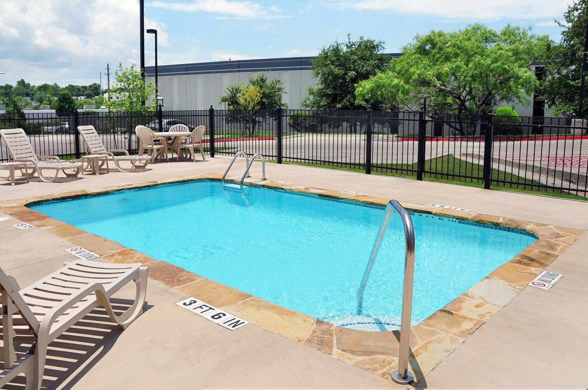 Microtel Inn & Suites By Wyndham Austin Airport Съоръжения снимка